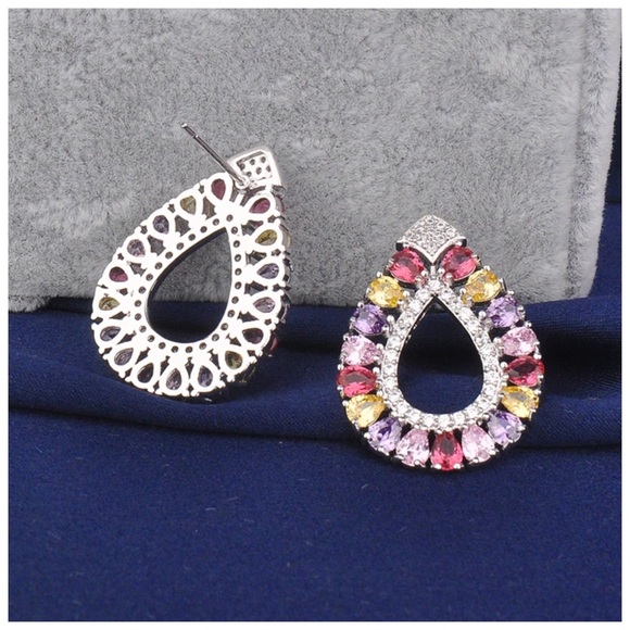🌺 Swarovski Crystals Avneet Earrings - Picture 4 of 6